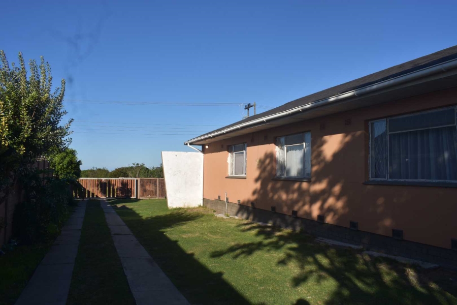 3 Bedroom Property for Sale in Summerpride Eastern Cape